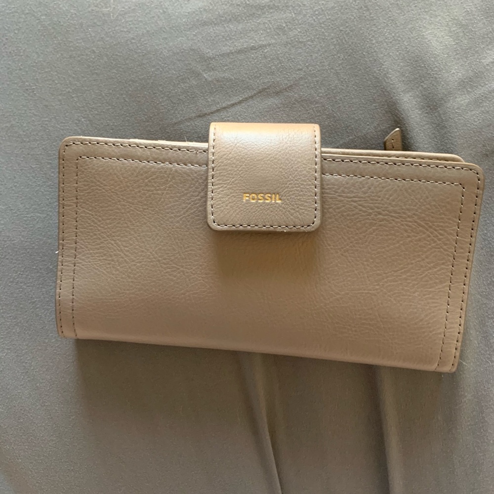 New! Rfid Blocking Fossil Snap Closure Wallet - image 2